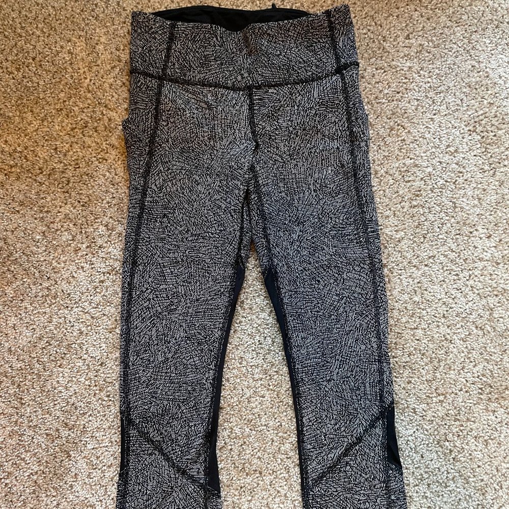 Lululemon patterned crop leggings